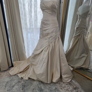 Elegant Cream Wedding Dress
